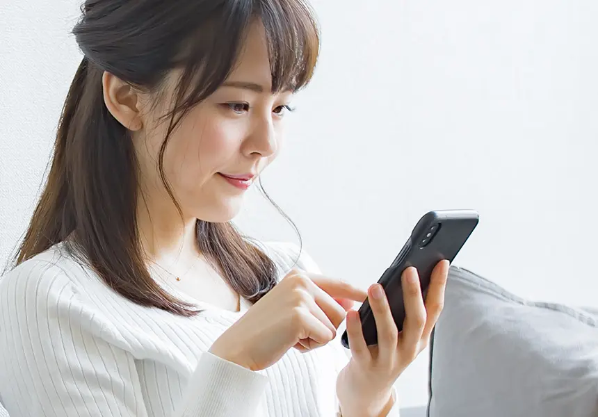 専用のアプリをスマートフォンにダウンロードする