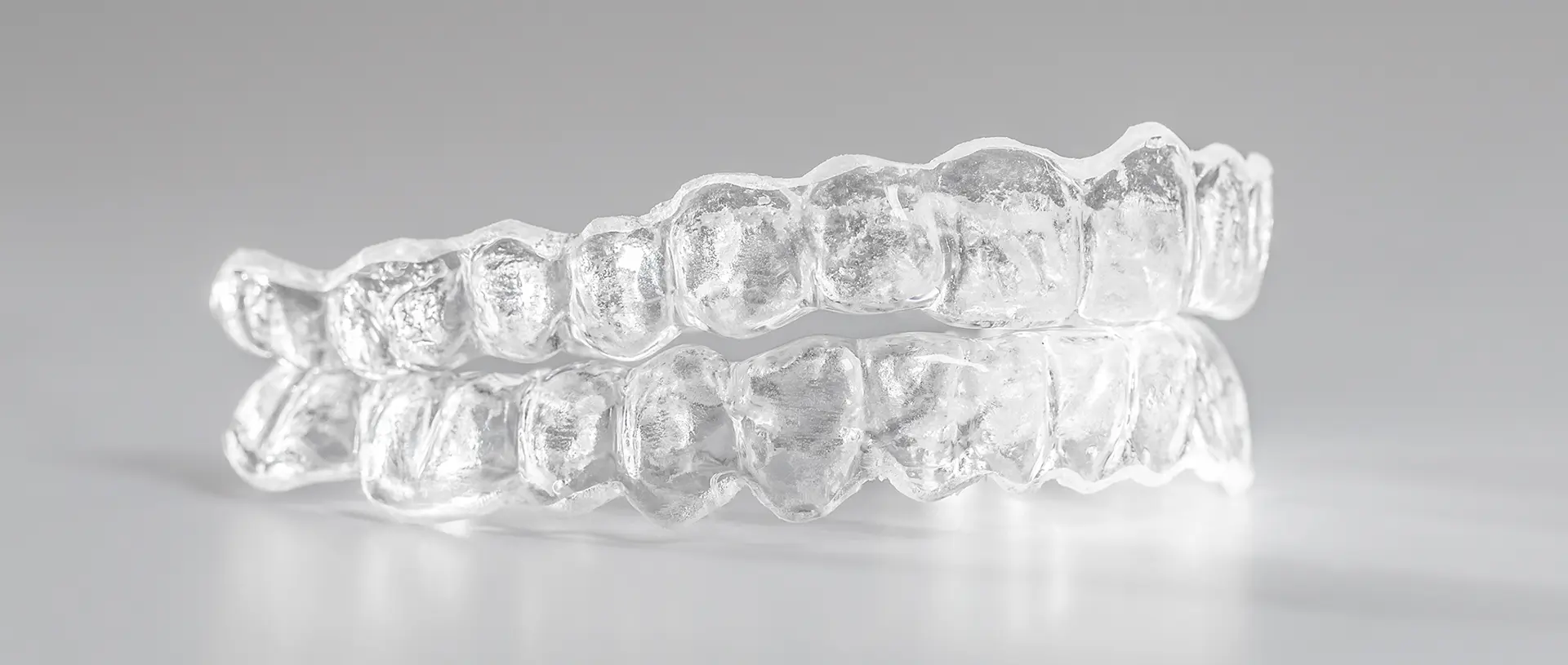 透明で目立ちにくいマウスピース型矯正装置 インビザライン