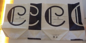 紙袋でブックカバーをDIY