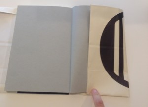 紙袋でブックカバーをDIY